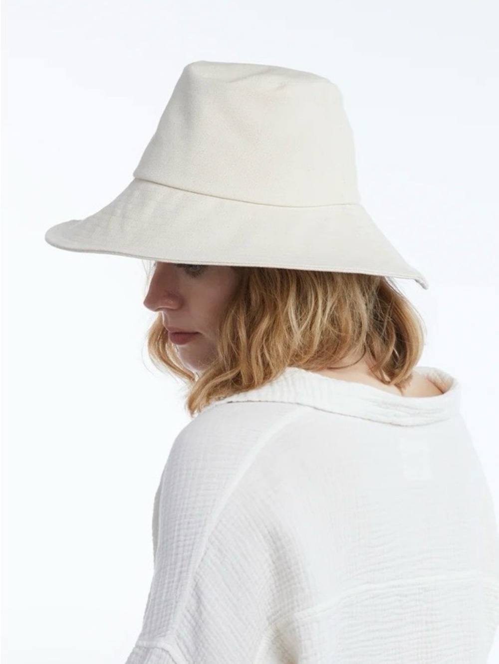 Wyeth Monty Canvas Bucket in Natural